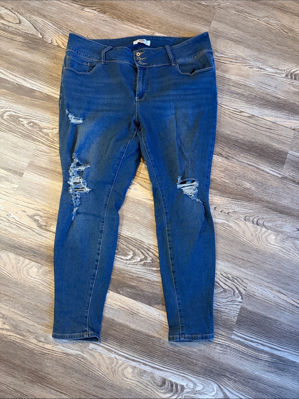 Women’s Skinny Distressed Jeans in Dark Blue